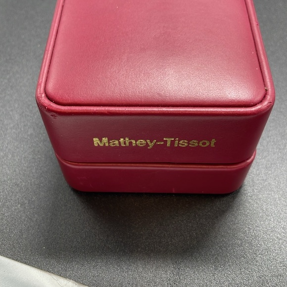 Mathey-Tissot gold tone ladies quartz watch - Picture 8 of 8